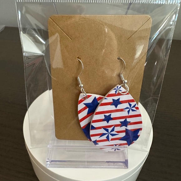 Patriotic Star Earrings NWOT - Picture 7 of 7